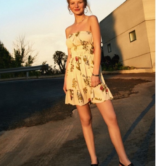 ACCEPTING OFFERS Urban Outfitters strapless dress - Picture 1 of 4